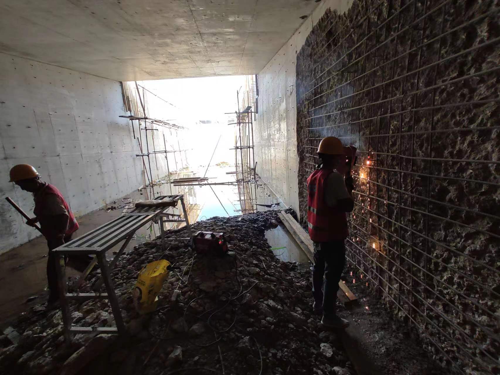 滕州挖断承重墙导致楼体开裂，加固施工方案出炉